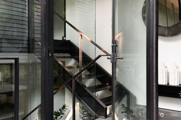 Property Photo: 5248 W Mercer Way WA 98040