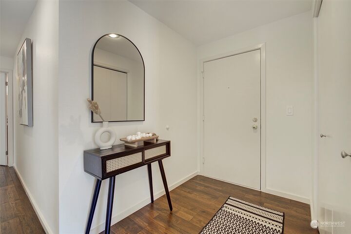 Property Photo: 500 Aloha Street E307 WA 98109