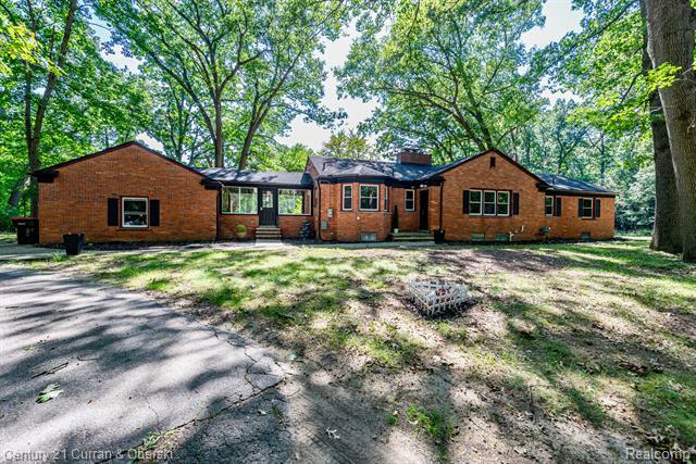 Property Photo:  22340 Maplewood Drive  MI 48033 