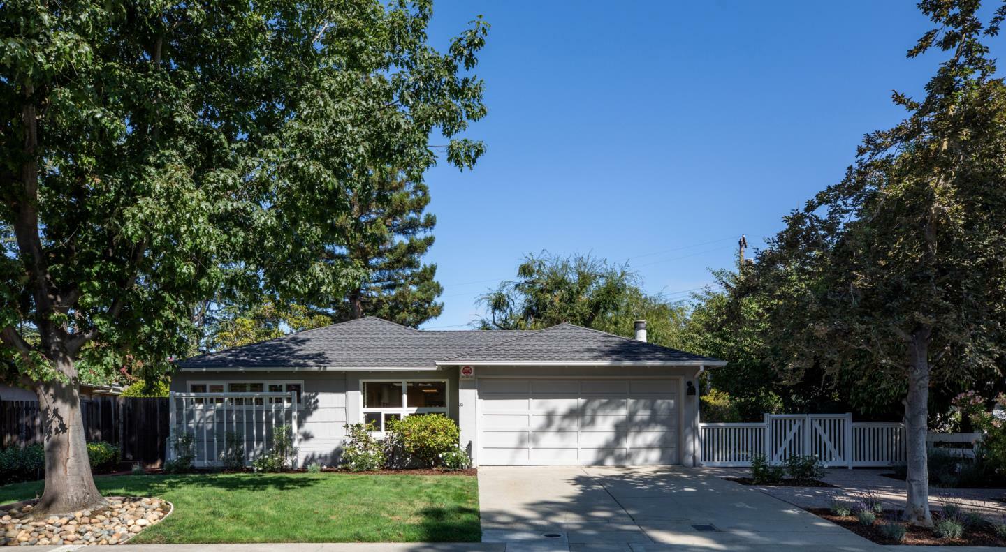 Property Photo:  117 Lois Lane  CA 94303 