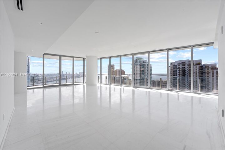 Property Photo: 300 Biscayne Blvd Way 3201 FL 33131