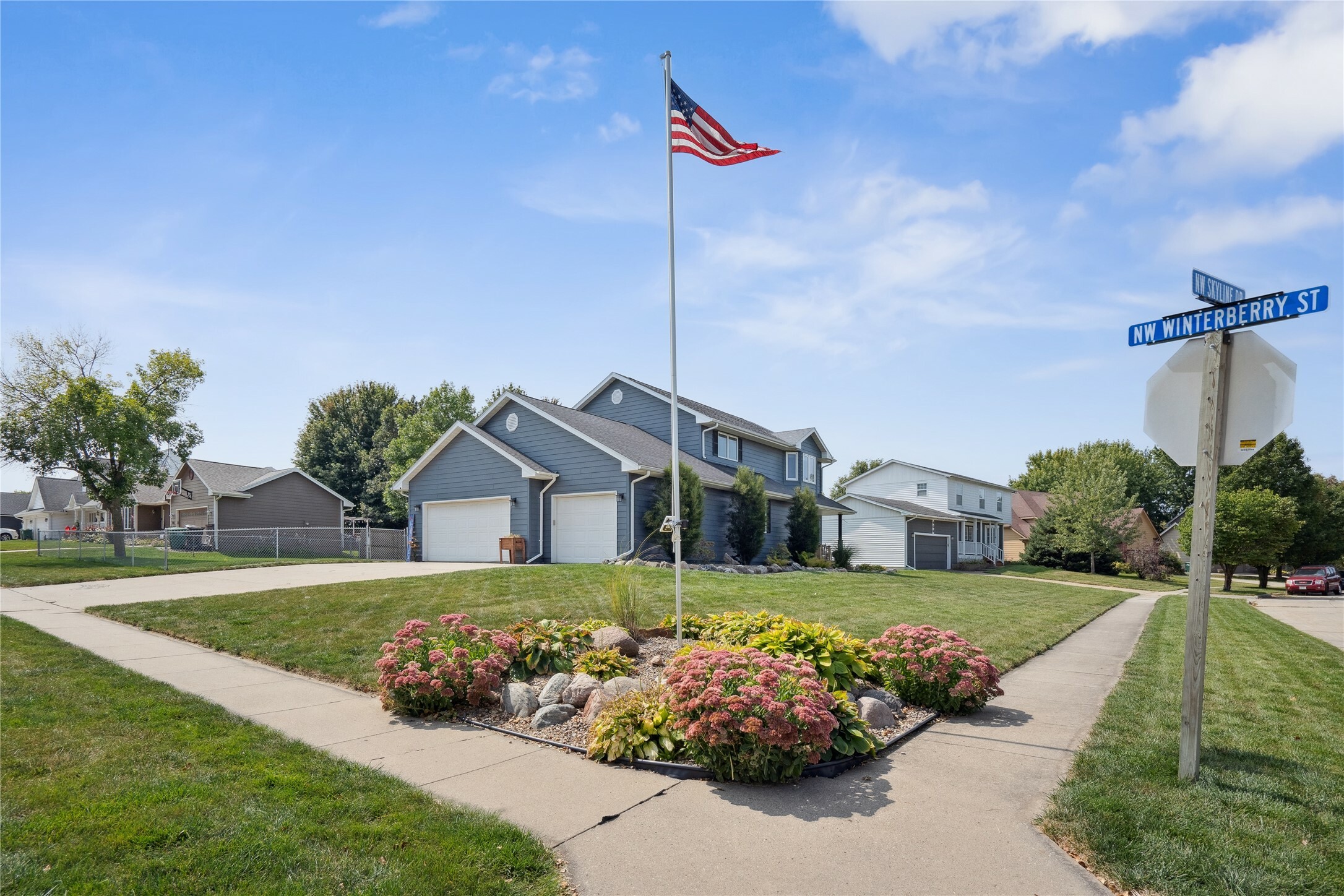 Property Photo:  402 NW Skyline Drive  IA 50023 