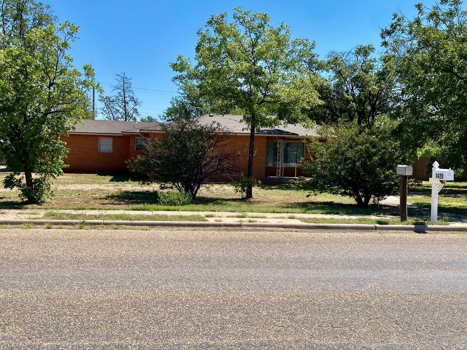 Property Photo:  1420 Ave J  TX 79357 