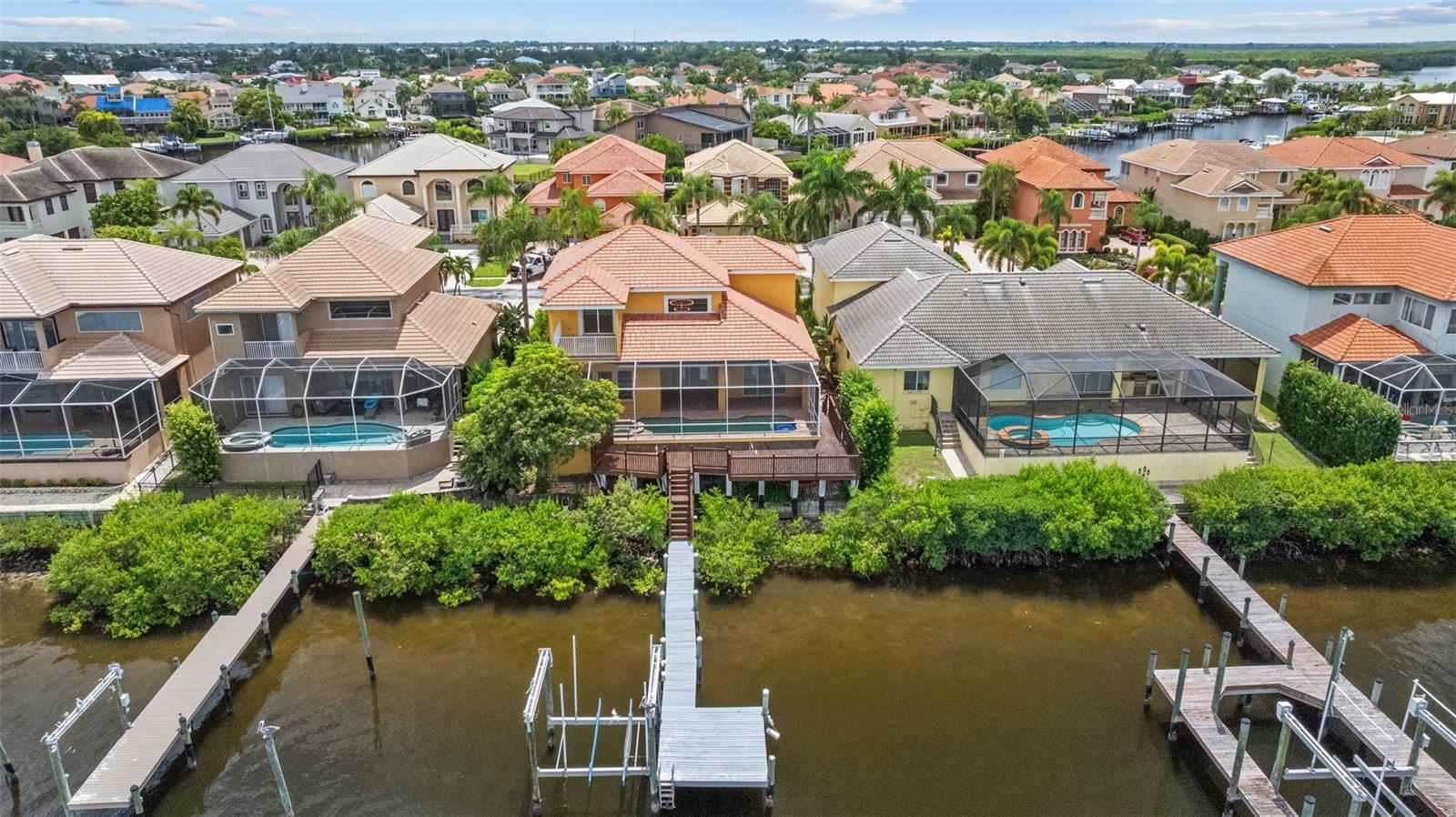 Property Photo: 1233 Acappella Lane FL 33572