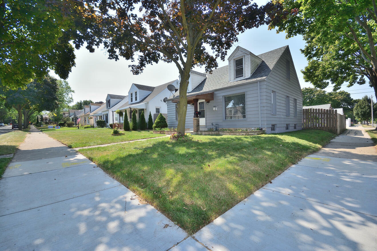 Property Photo:  3649 S Pine Ave  WI 53207 