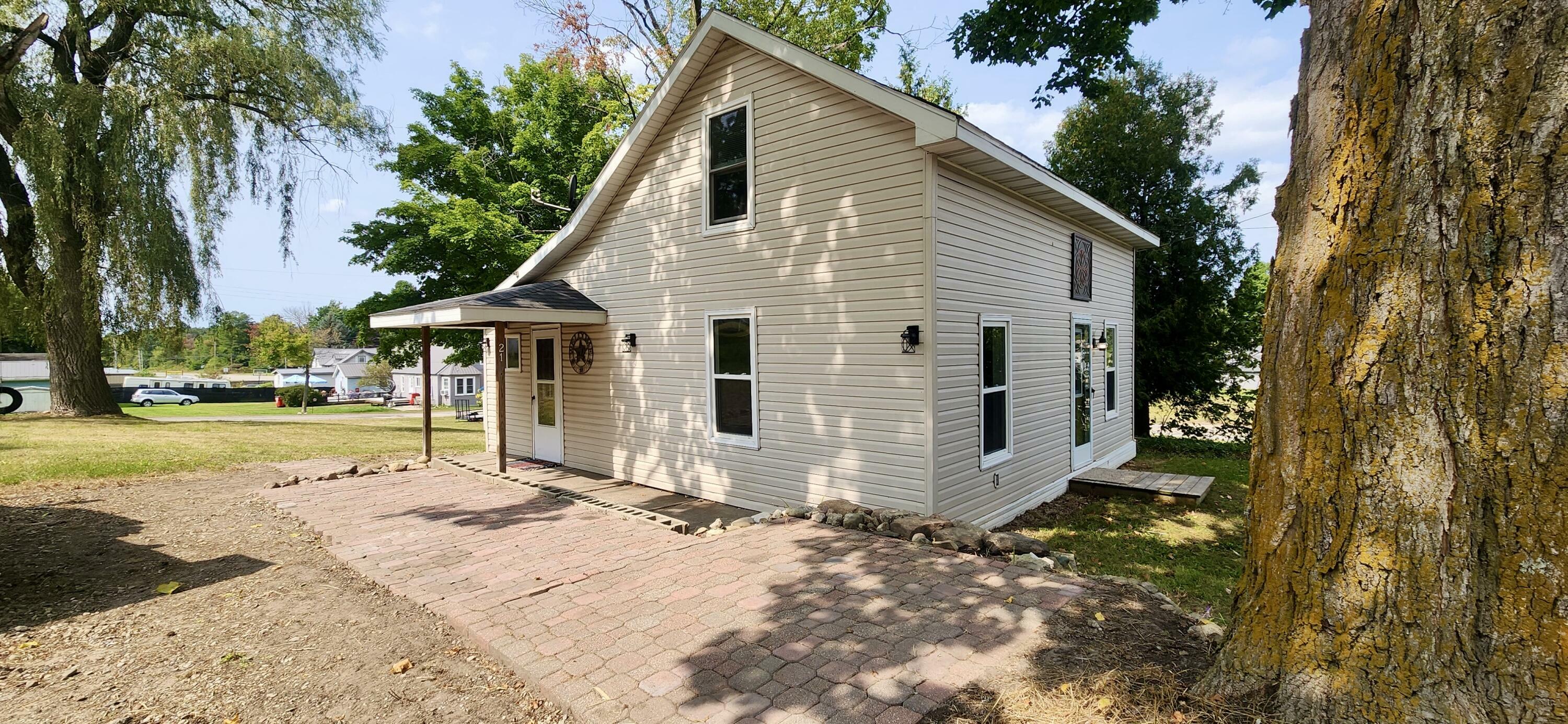 Property Photo:  21 N State Street  MI 49421 