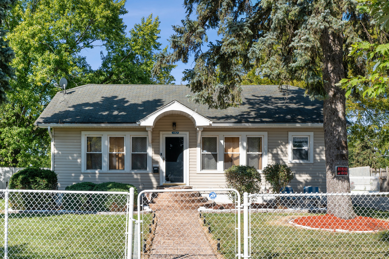 Property Photo:  152 N Loucks Street  IL 60505 