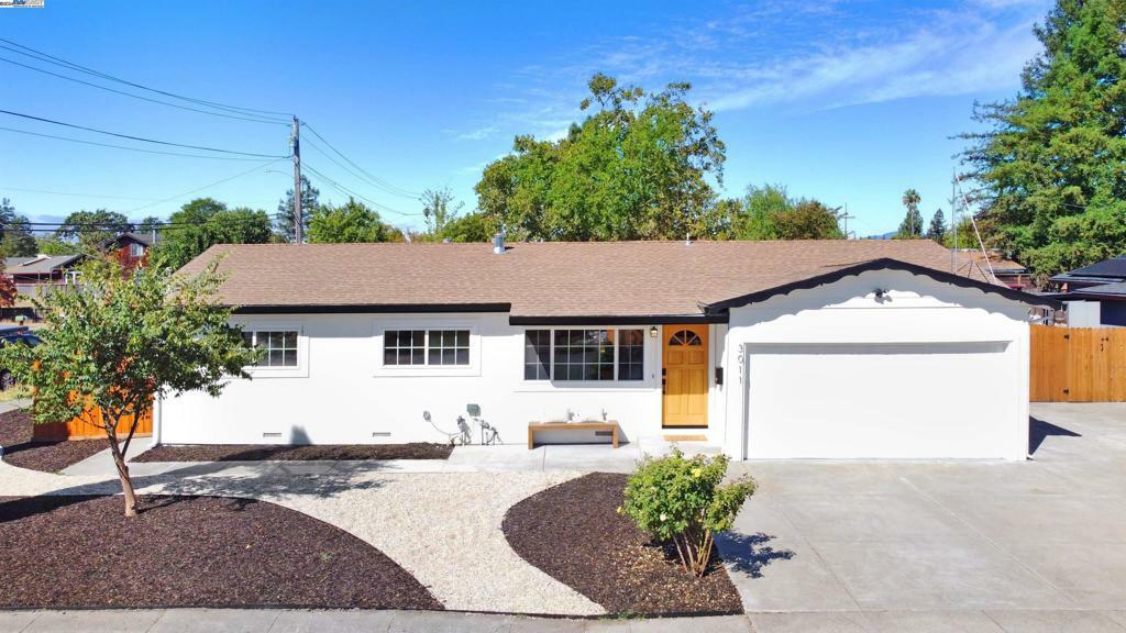 Property Photo:  3011 Hardies Ln  CA 95403 