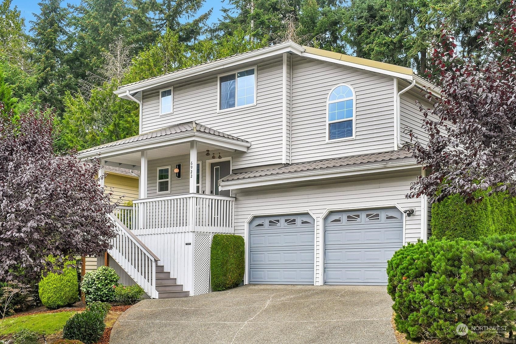 Property Photo:  6922 119th Place SE  WA 98056 