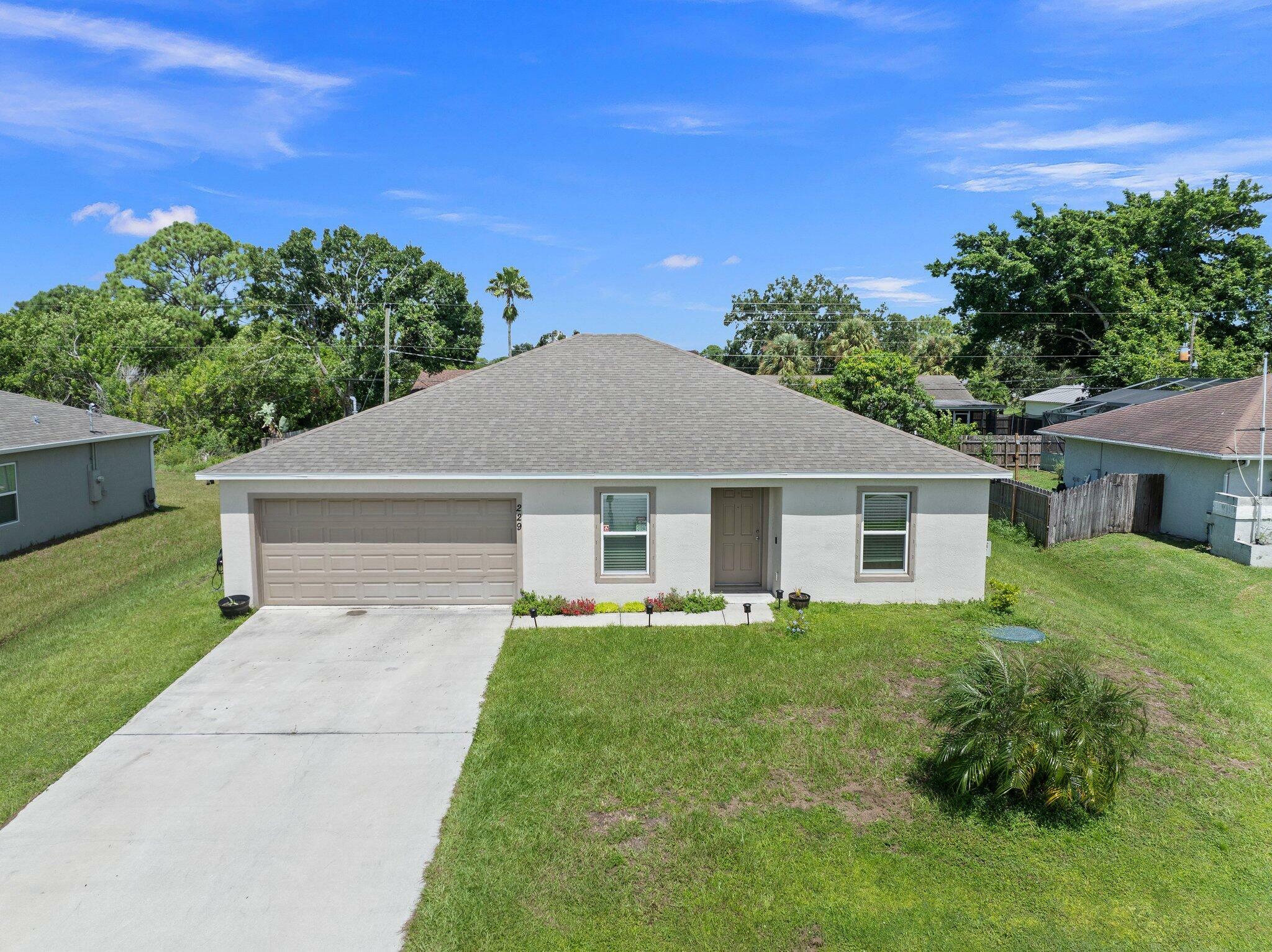 Property Photo:  229 SW Starfish Avenue  FL 34984 