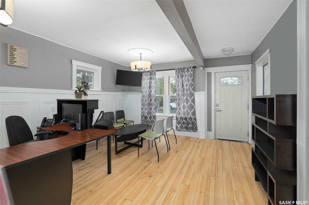 Property Photo:  320 F Avenue S  SK S7M 1T2 