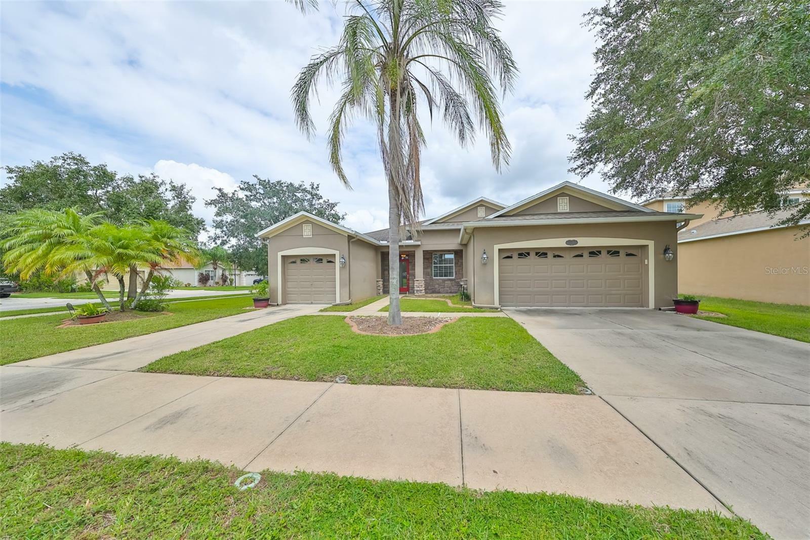 Property Photo:  13202 Graham Yarden Drive  FL 33579 