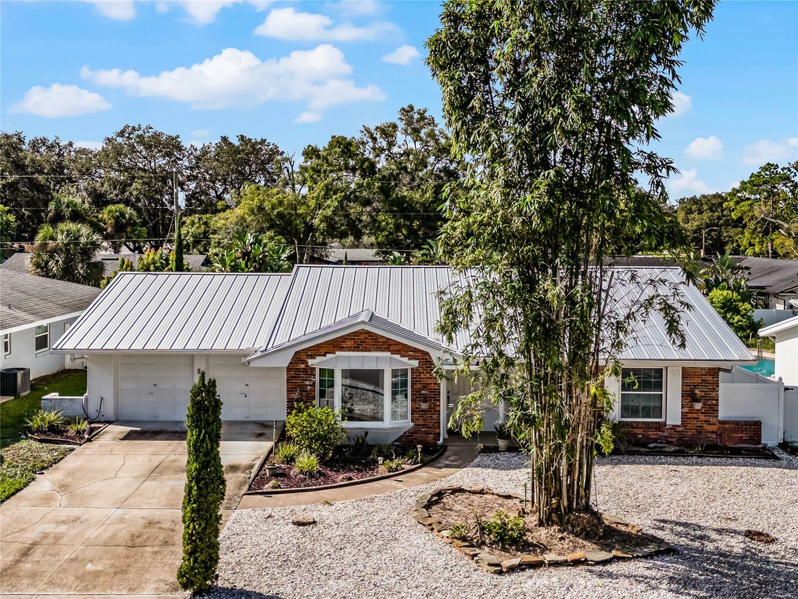 Property Photo: 2330 Carolton Road FL 32751