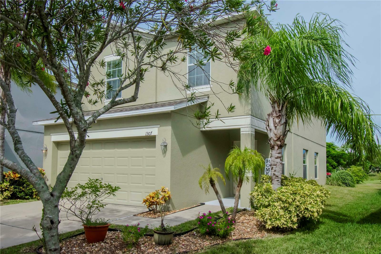 Property Photo:  1307 Pasadena Bloom Lane  FL 33570 