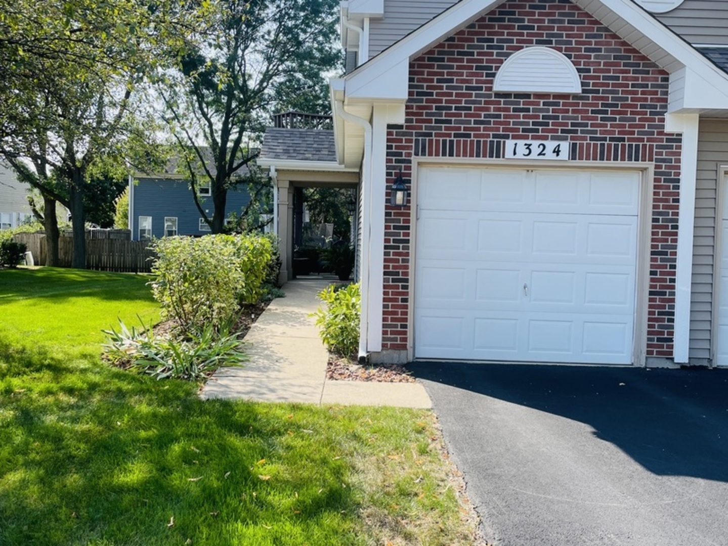 Property Photo:  1324 Shawford Way  IL 60120 