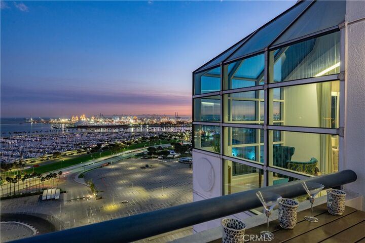 Property Photo: 525 East Seaside Way Ph5 CA 90802