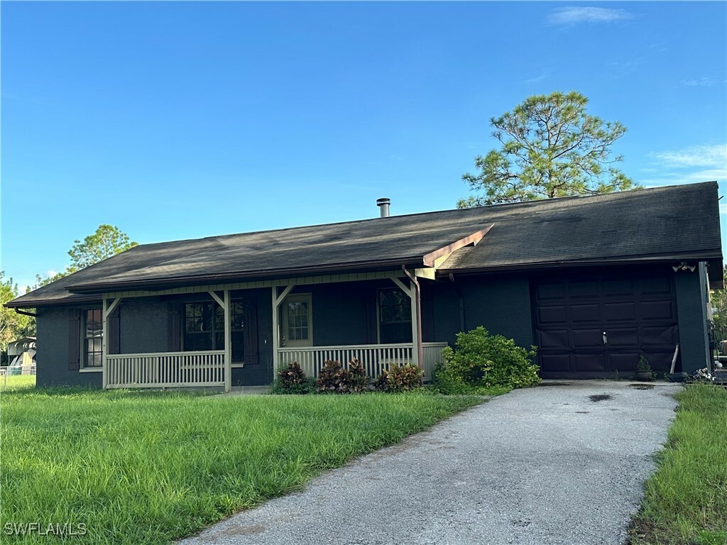 Property Photo:  2930 6th Avenue SE  FL 34117 