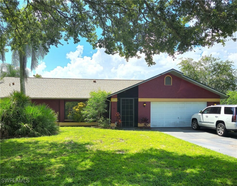 Property Photo:  9414 Pineapple Road  FL 33967 