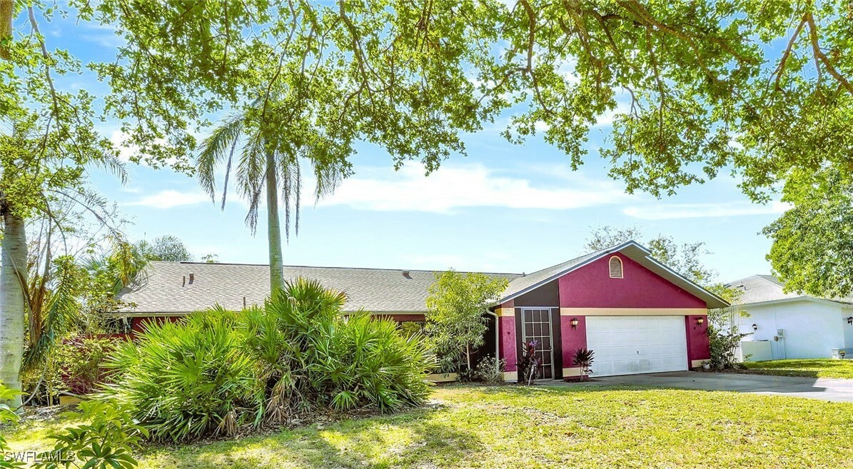 Property Photo:  9414 Pineapple Road  FL 33967 