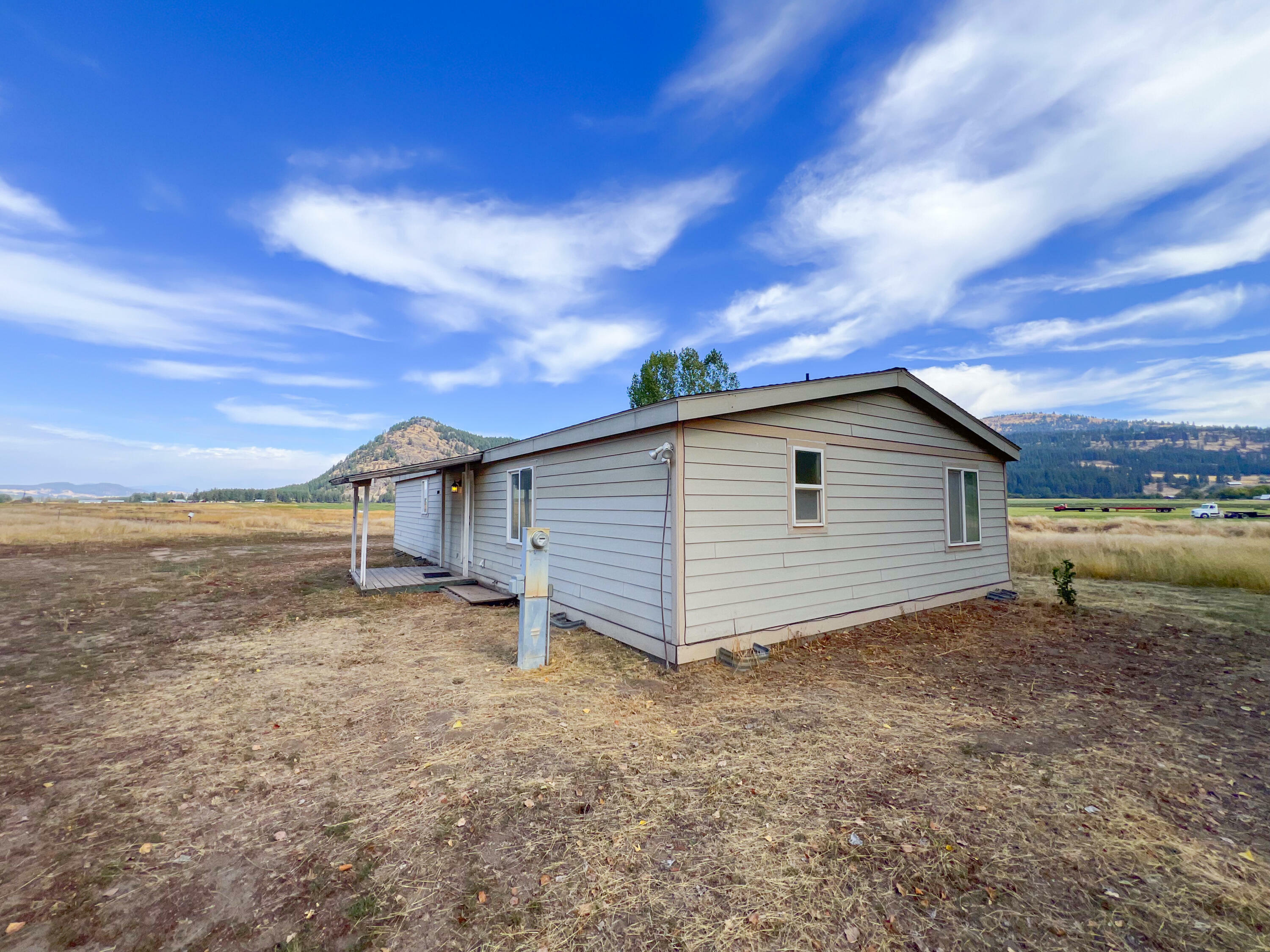 Property Photo:  822 Echo Stub Rd  WA 99114 