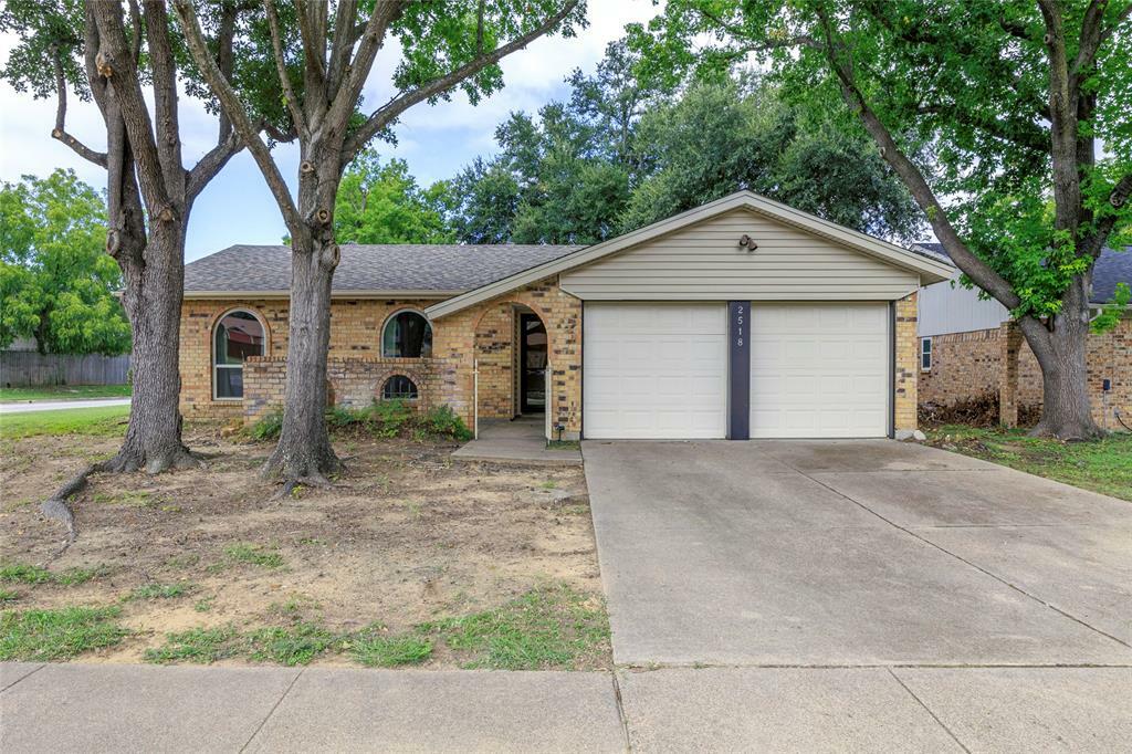 Property Photo:  2518 Colleen Drive  TX 76016 