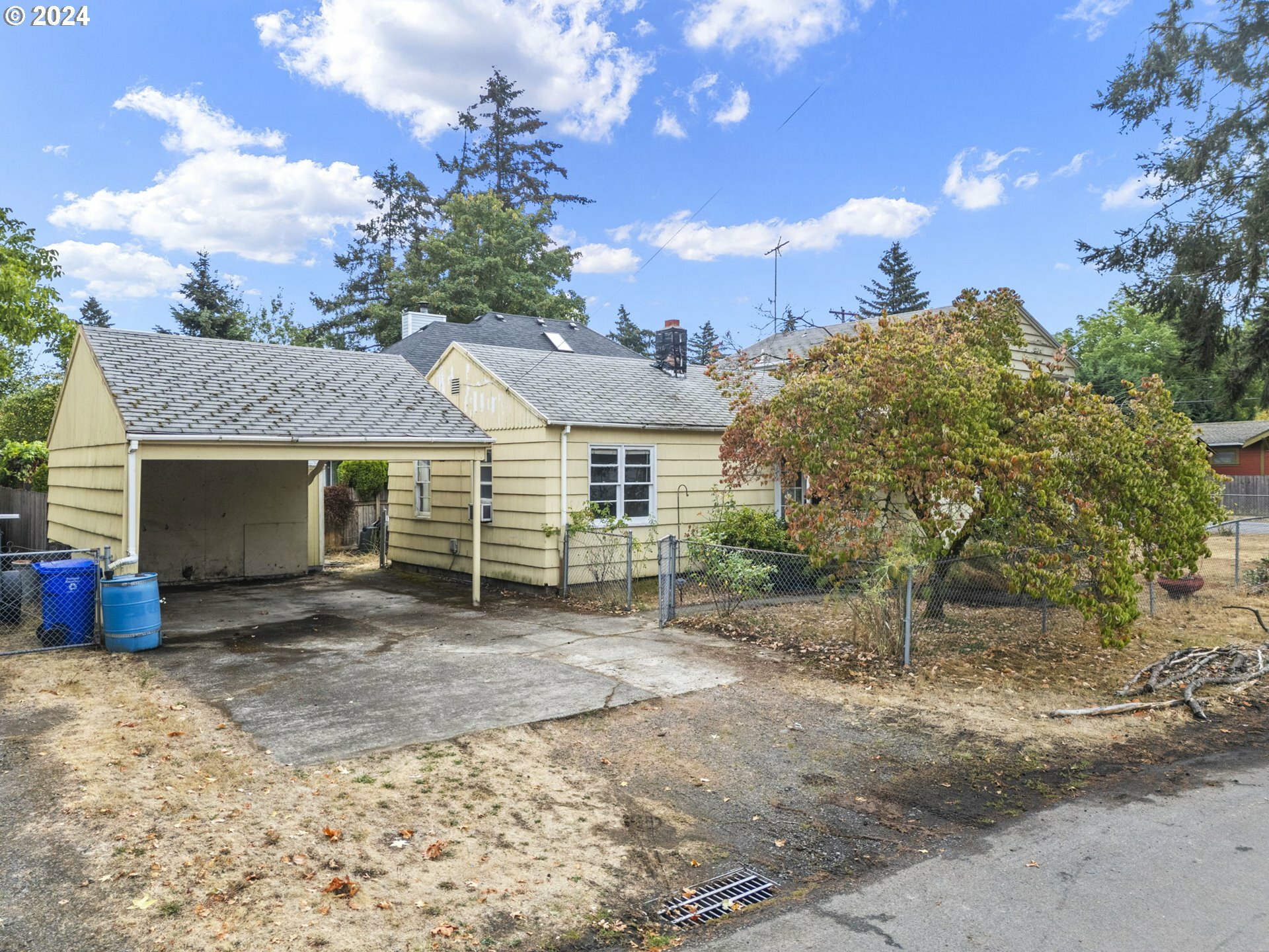 Property Photo:  7134 SE 63rd Ave  OR 97206 