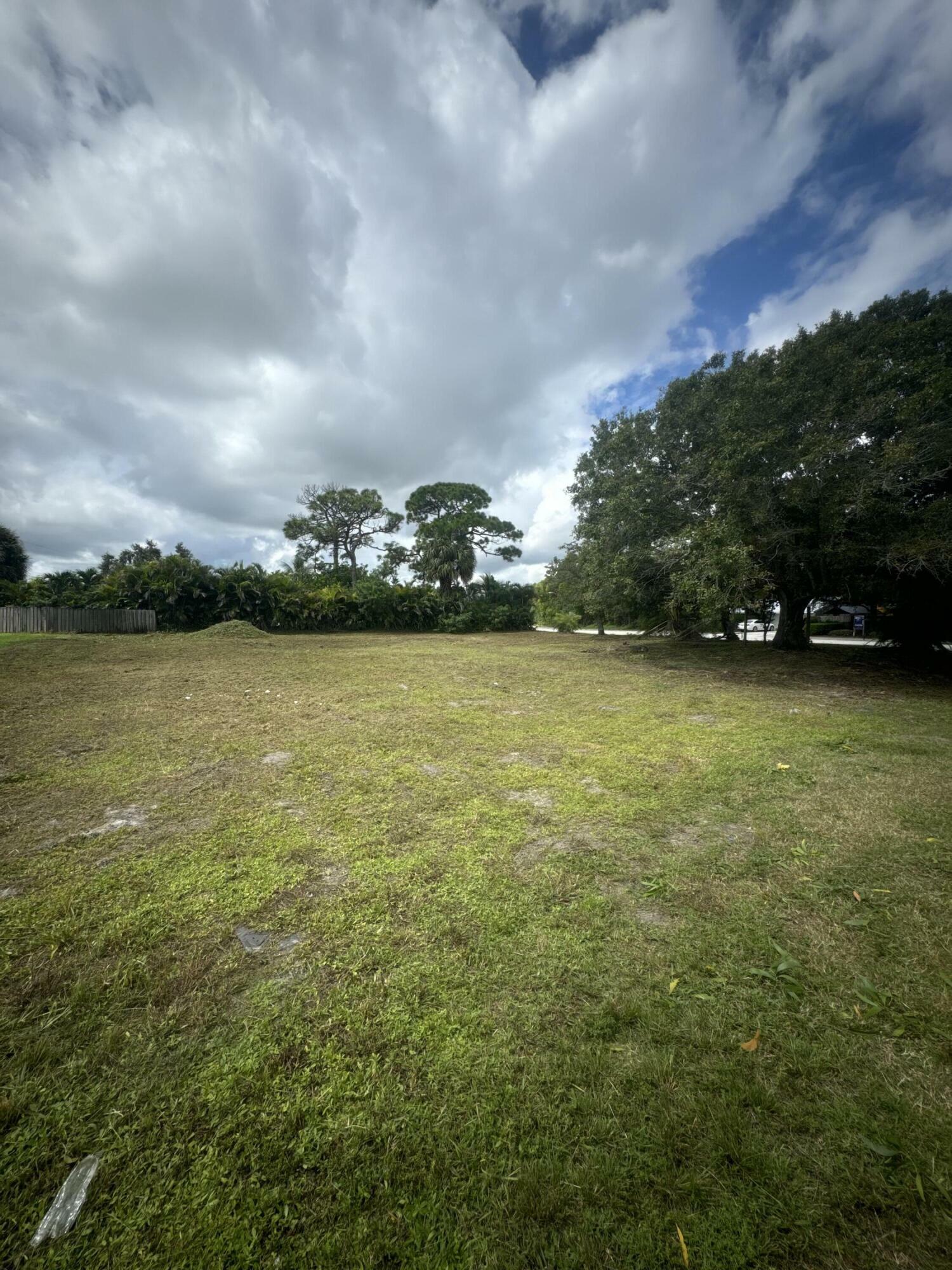 Property Photo:  198 NE St James Drive  FL 34983 