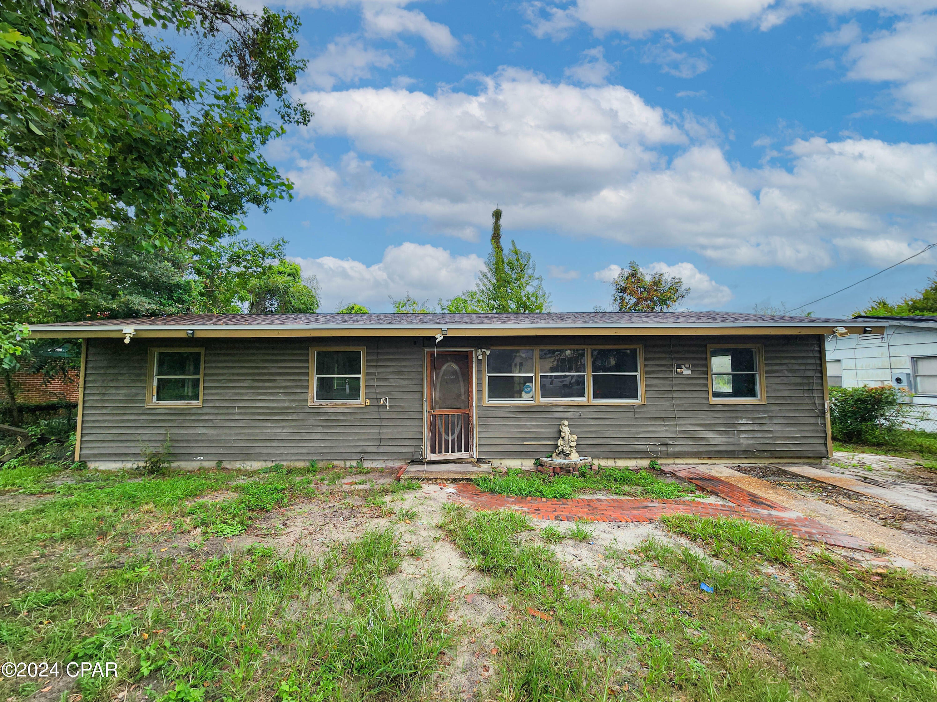 Property Photo: 811 School Avenue FL 32401