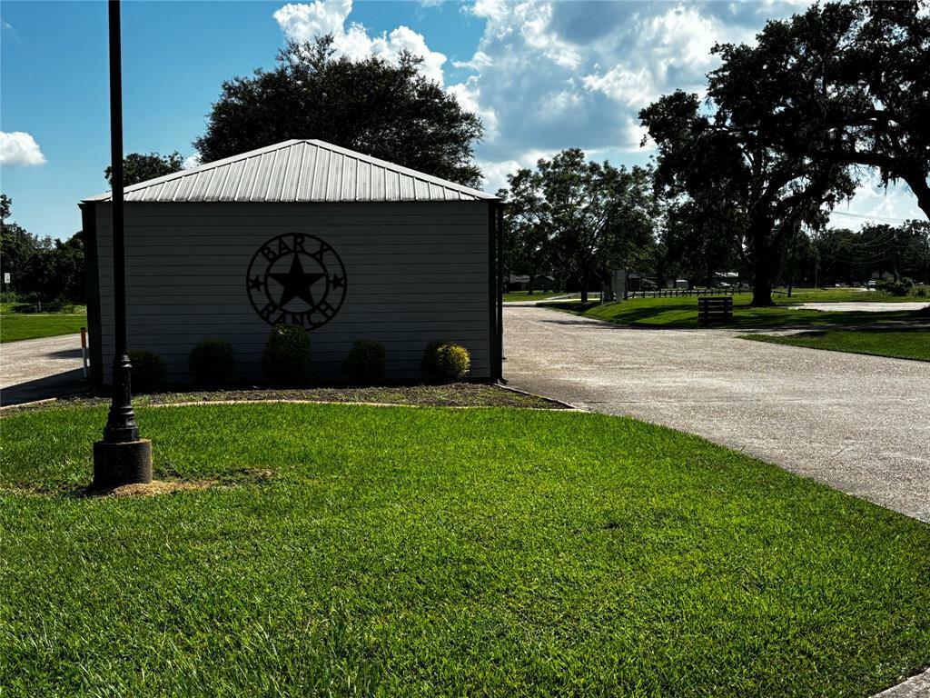 Property Photo:  167 Horse Shoe Trail  TX 77515 