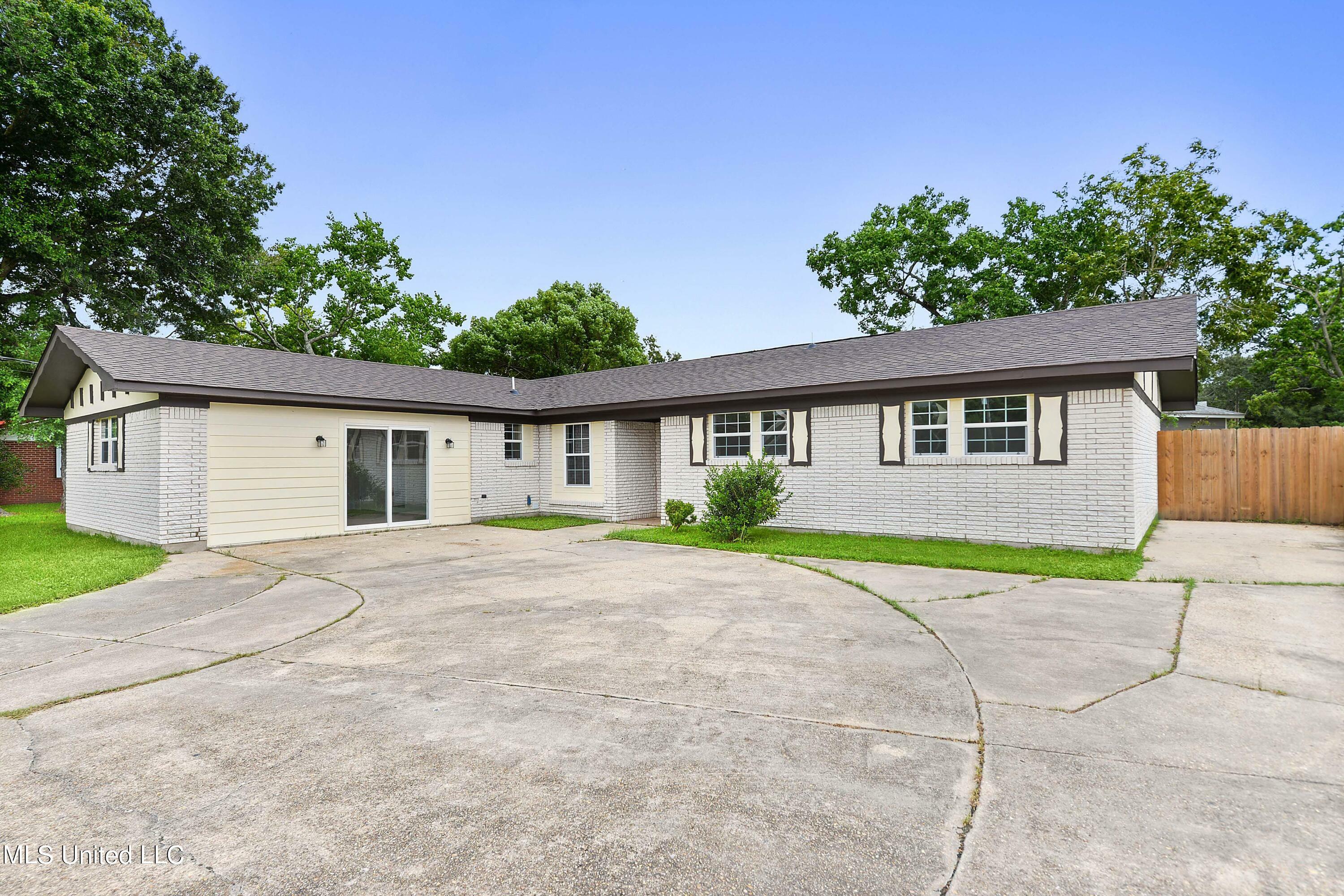 Property Photo:  2906 14th Street  MS 39567 