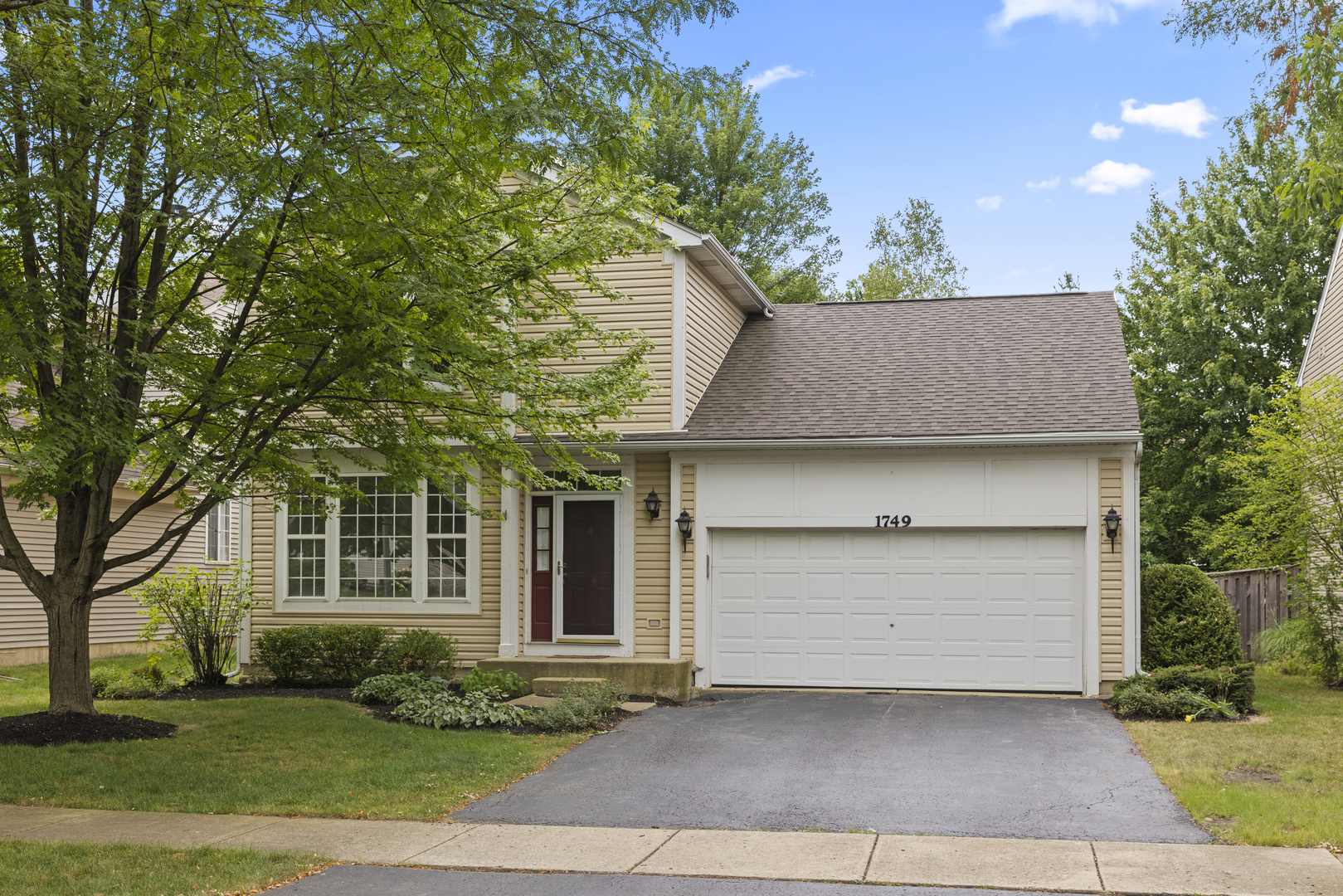 Property Photo: 1749 Melbourne Lane IL 60503