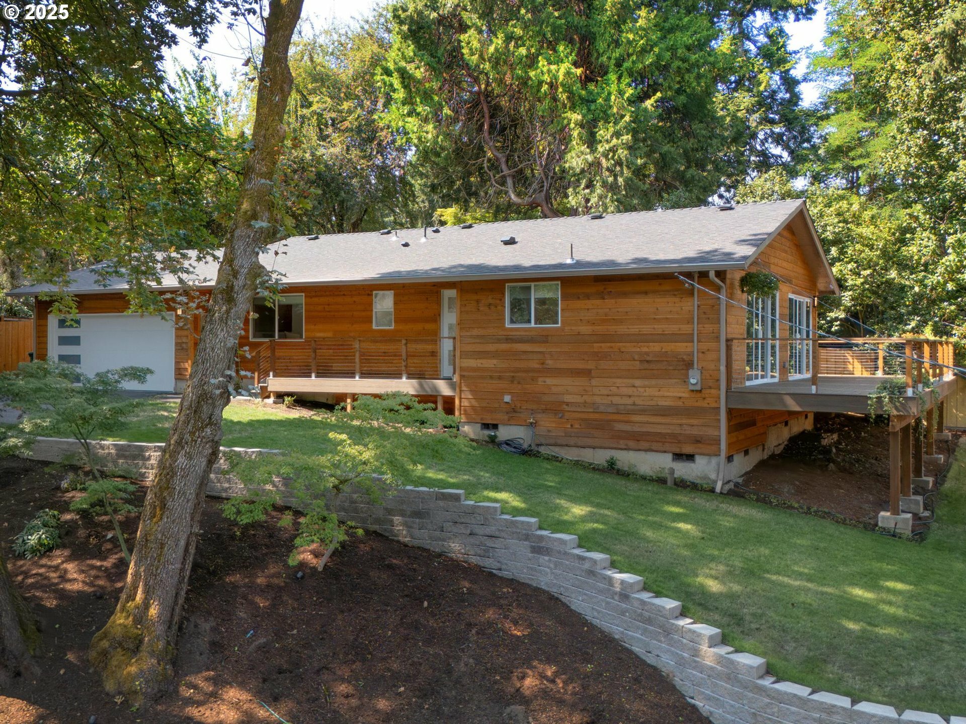 Property Photo: 818 Ash St OR 97034