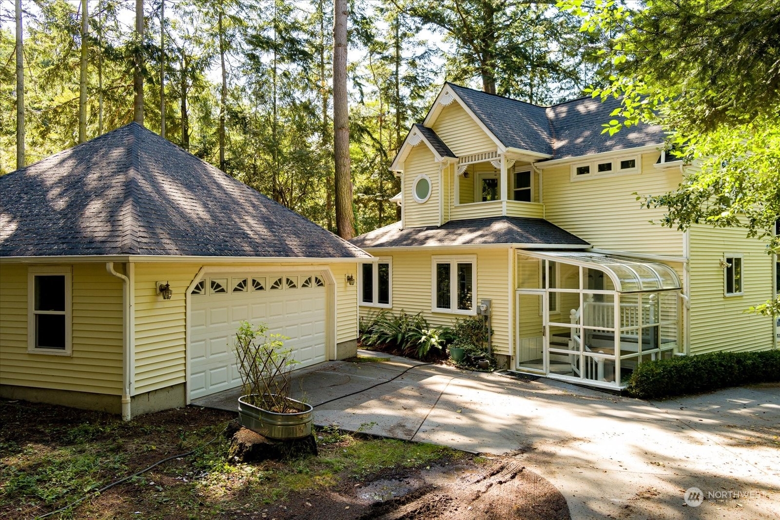 Property Photo:  1101 NE Moore Place  WA 98239 