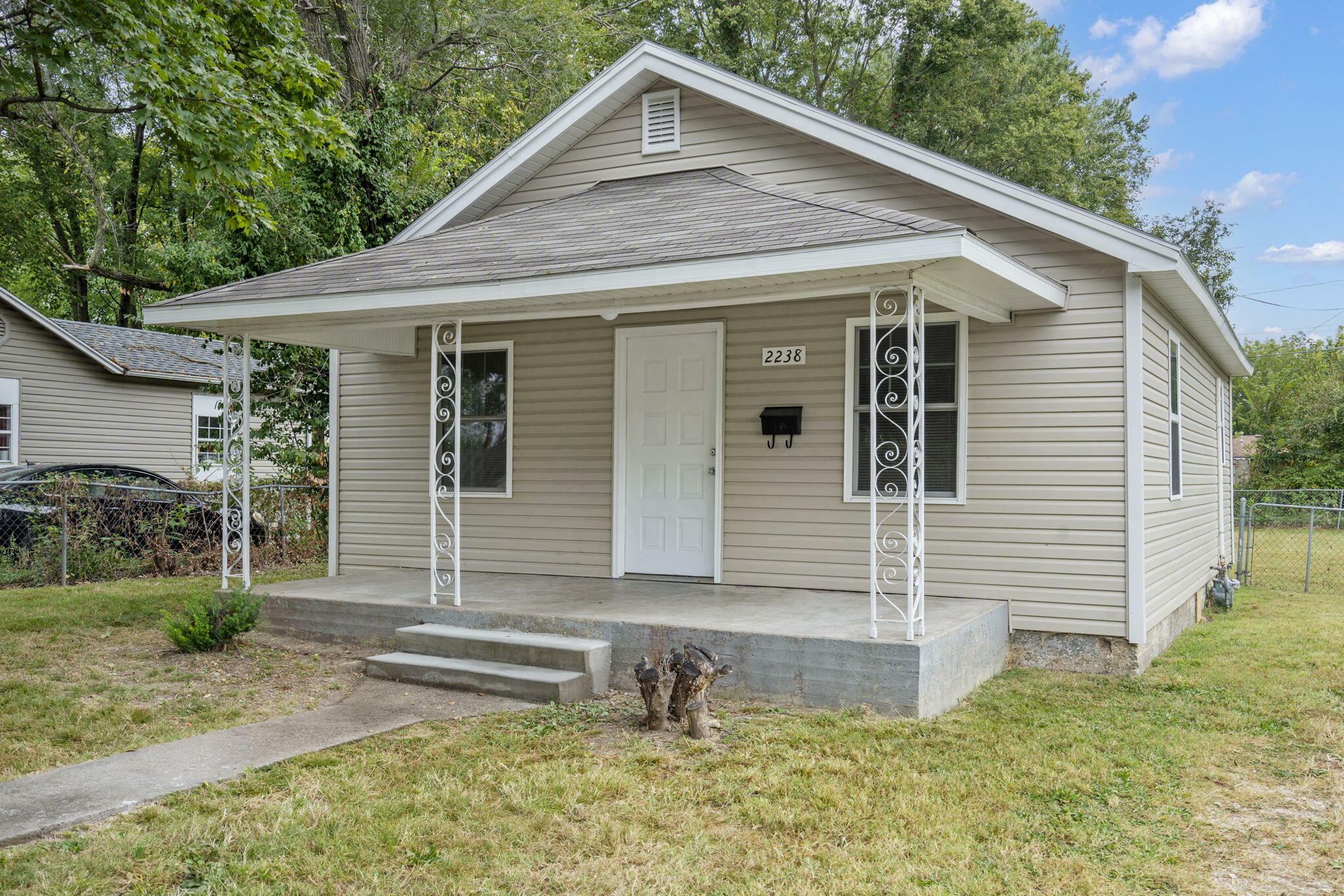 Property Photo:  2238 N Farmer Avenue  MO 65803 