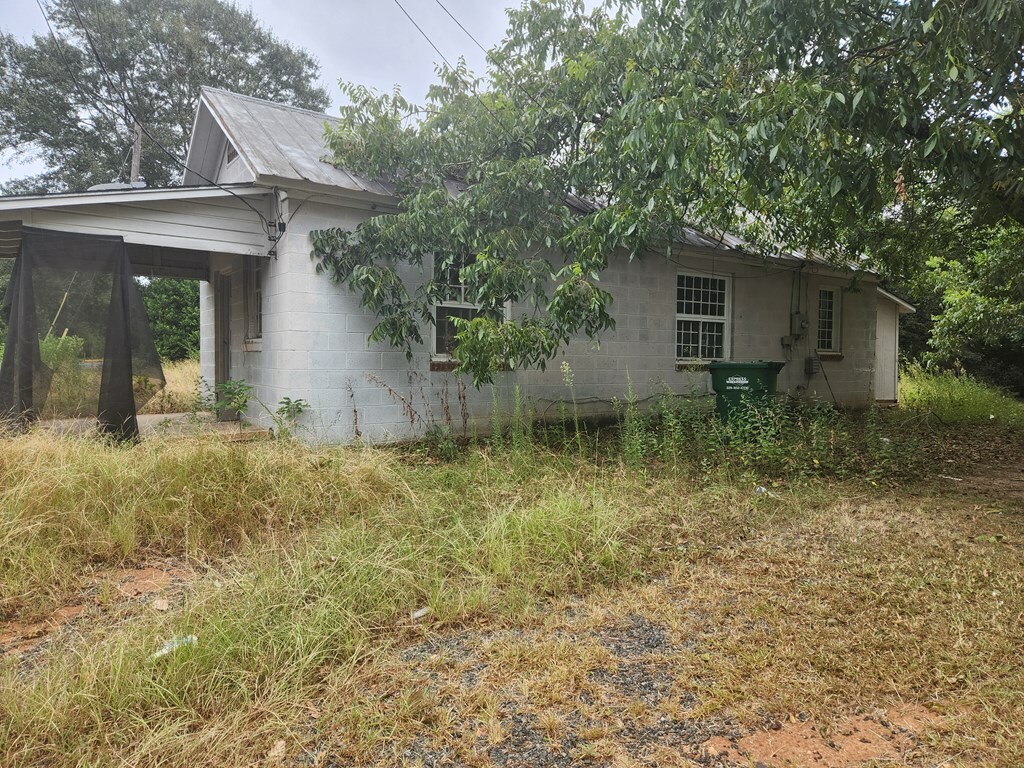 Property Photo:  361/552 NW Tenth Ave  GA 39842 