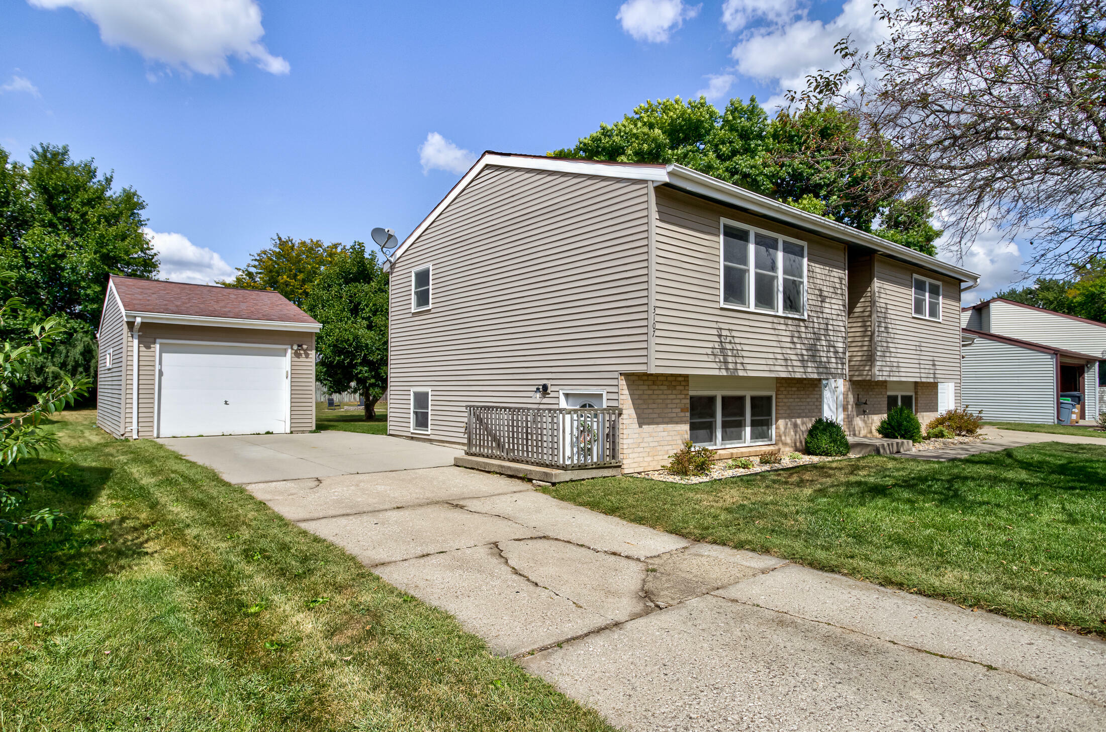 Property Photo:  3105/3107 Diamond Street  IA 50010 