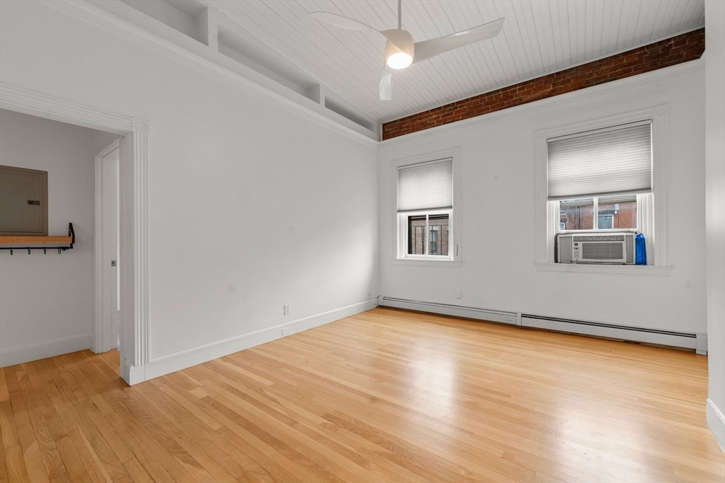 Property Photo:  428 Marlborough St 9  MA 02115 