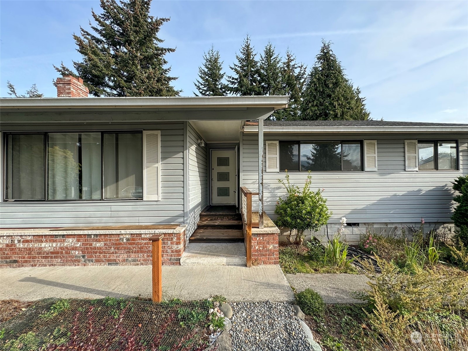 Property Photo:  1121 Madrona Street  WA 98363 