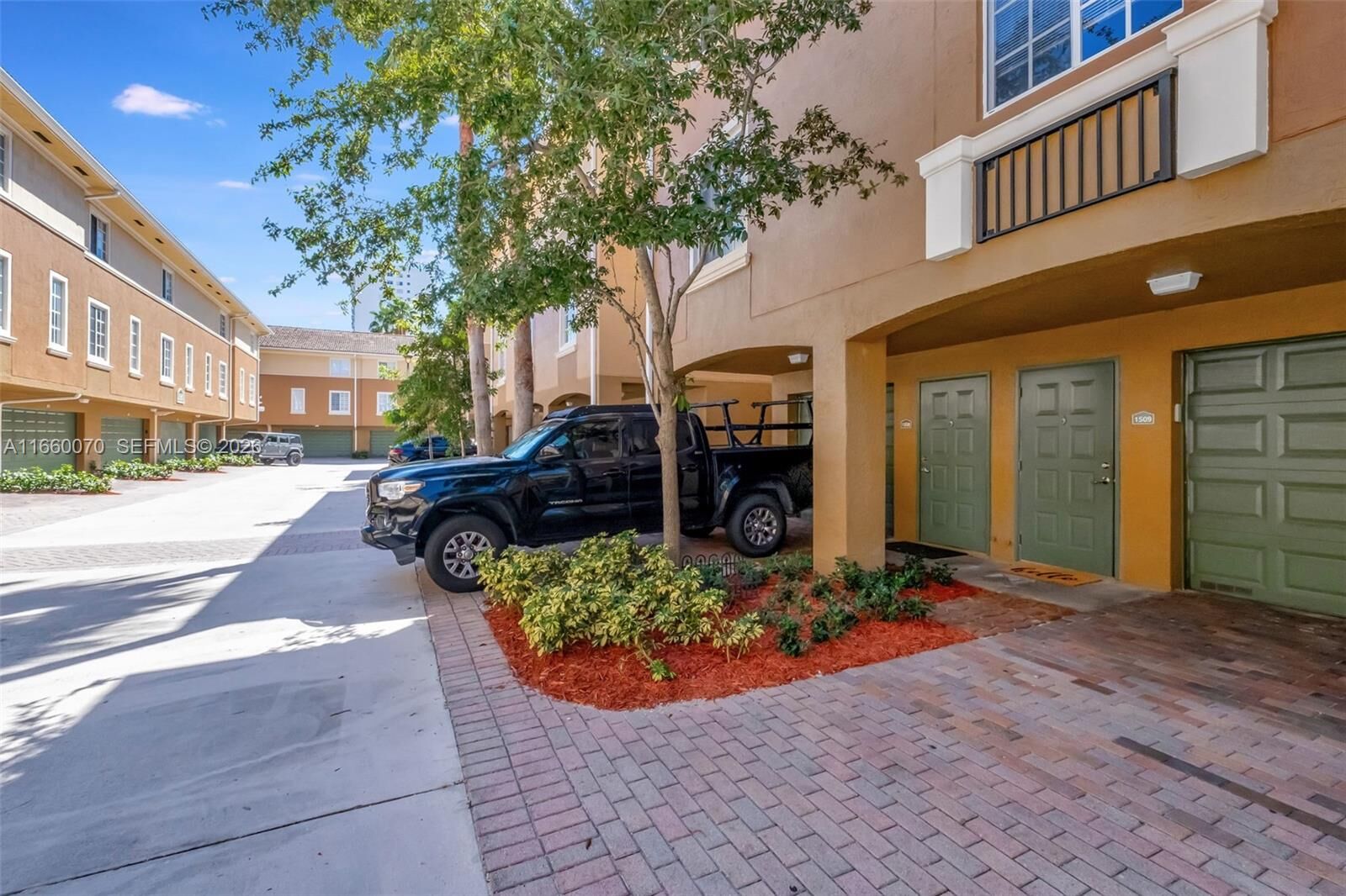 Property Photo: 2965 NE 185th St 1509 FL 33180