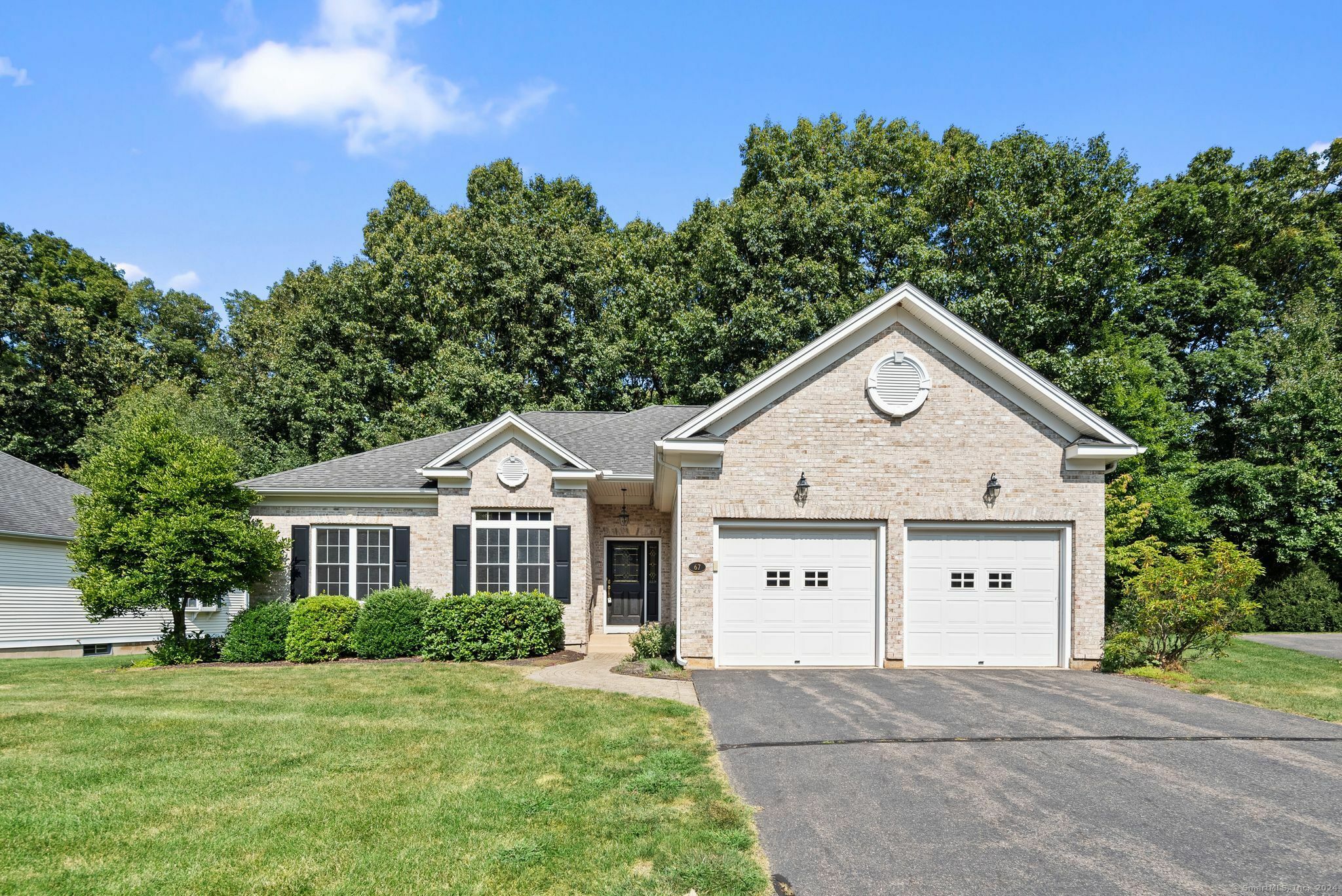 Property Photo:  67 Eagle Run 67  CT 06074 