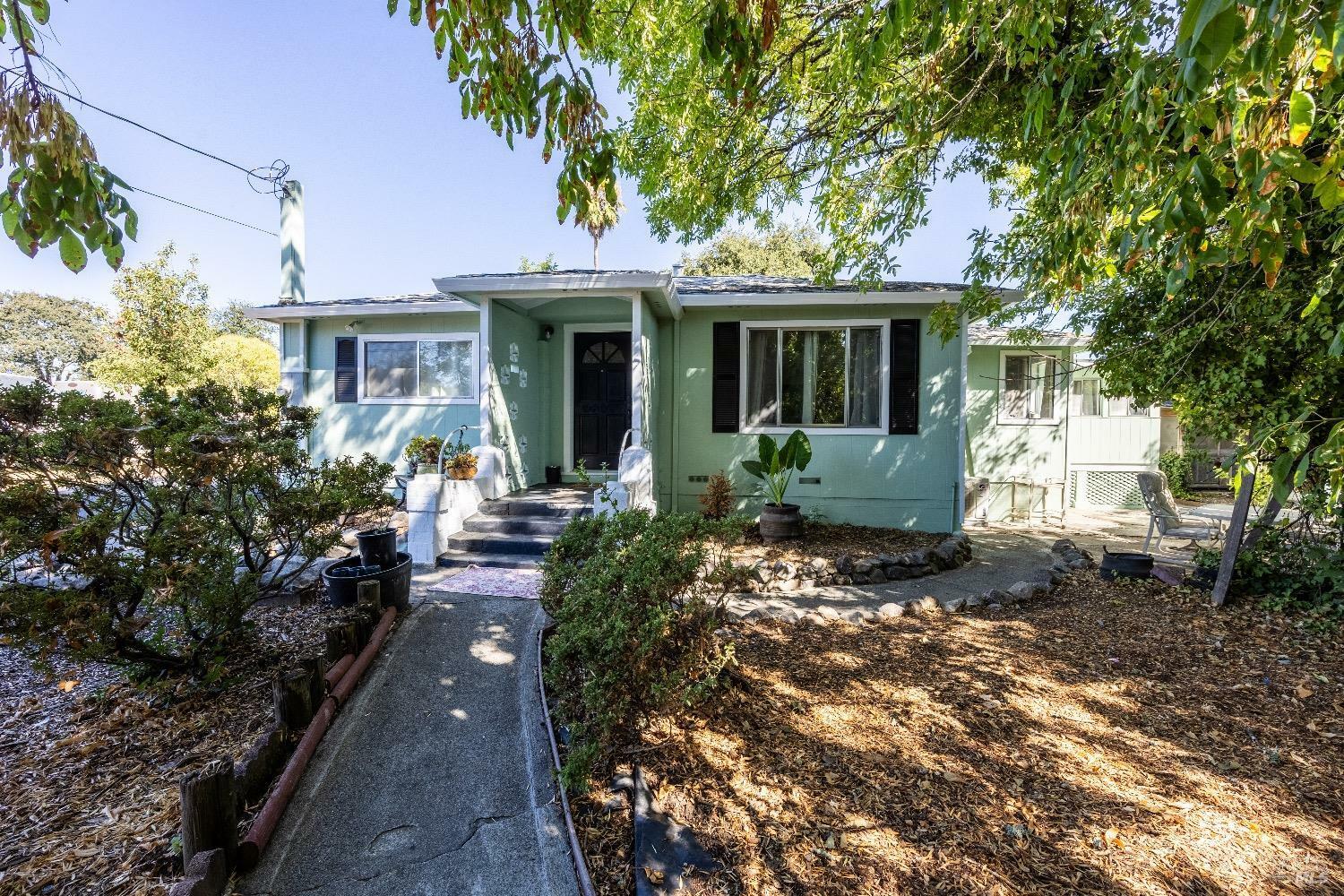 Property Photo:  633 Windsor River Road  CA 95492 