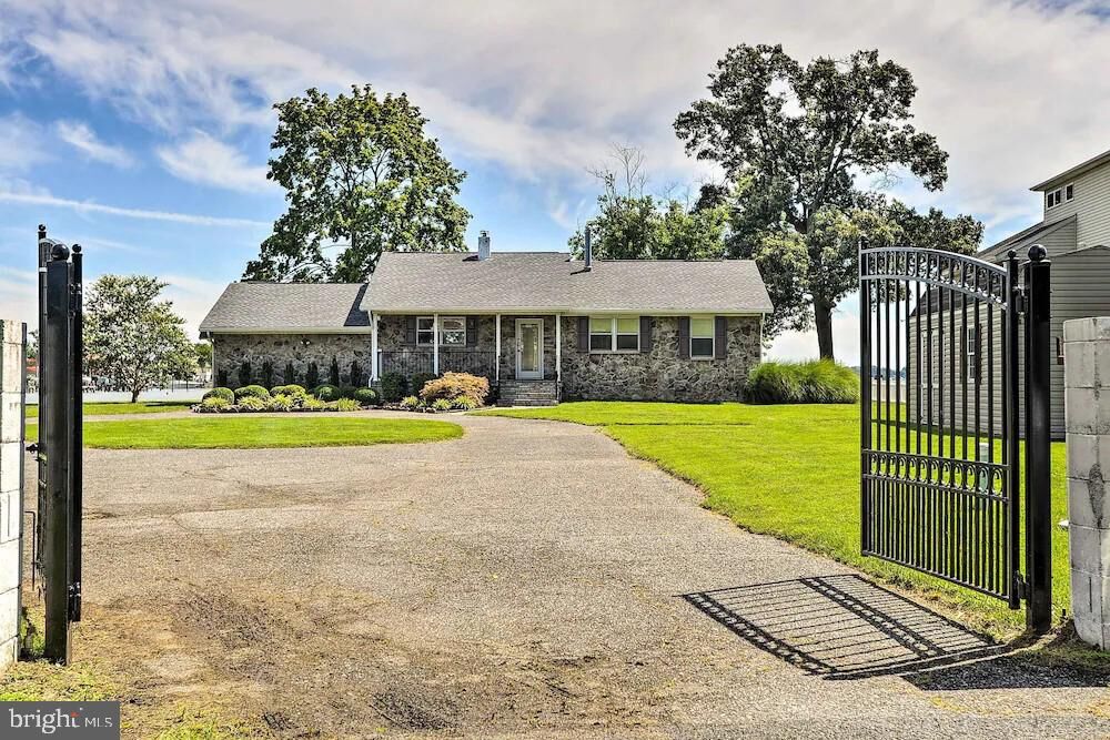 Property Photo: 919 Oakdene Road MD 21220