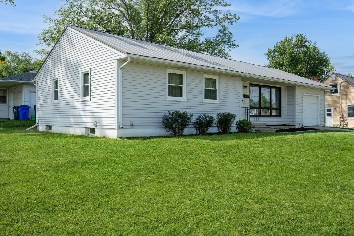 Property Photo:  2625 Buchanan Drive SE  IA 52403 