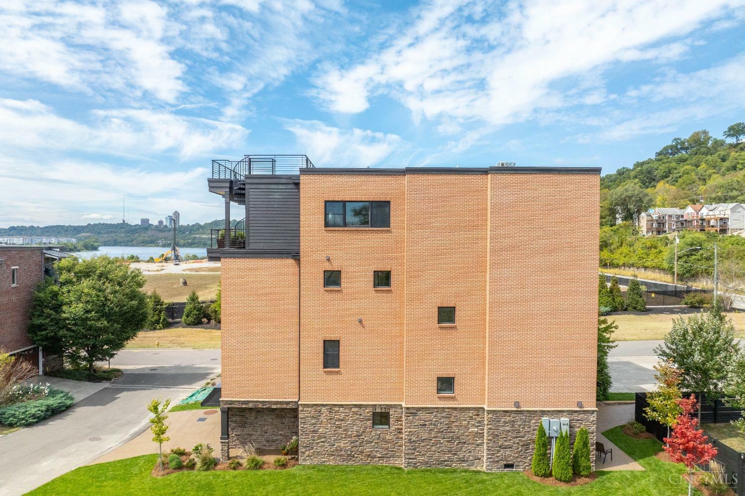 Property Photo: 2902 Corbin Park Court OH 45226
