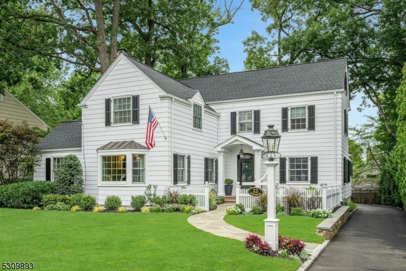 Property Photo:  22 Windsor Rd  NJ 07901 