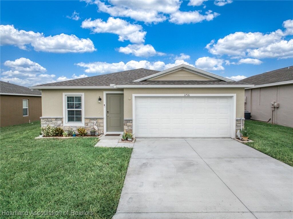 Property Photo: 1716 High Ridge Drive FL 33870