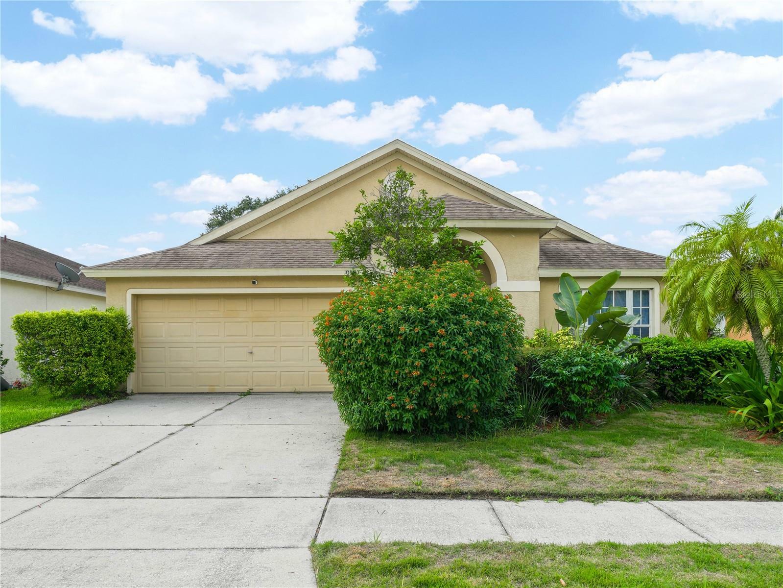 Property Photo:  10507 Goldwater Lane  FL 33569 