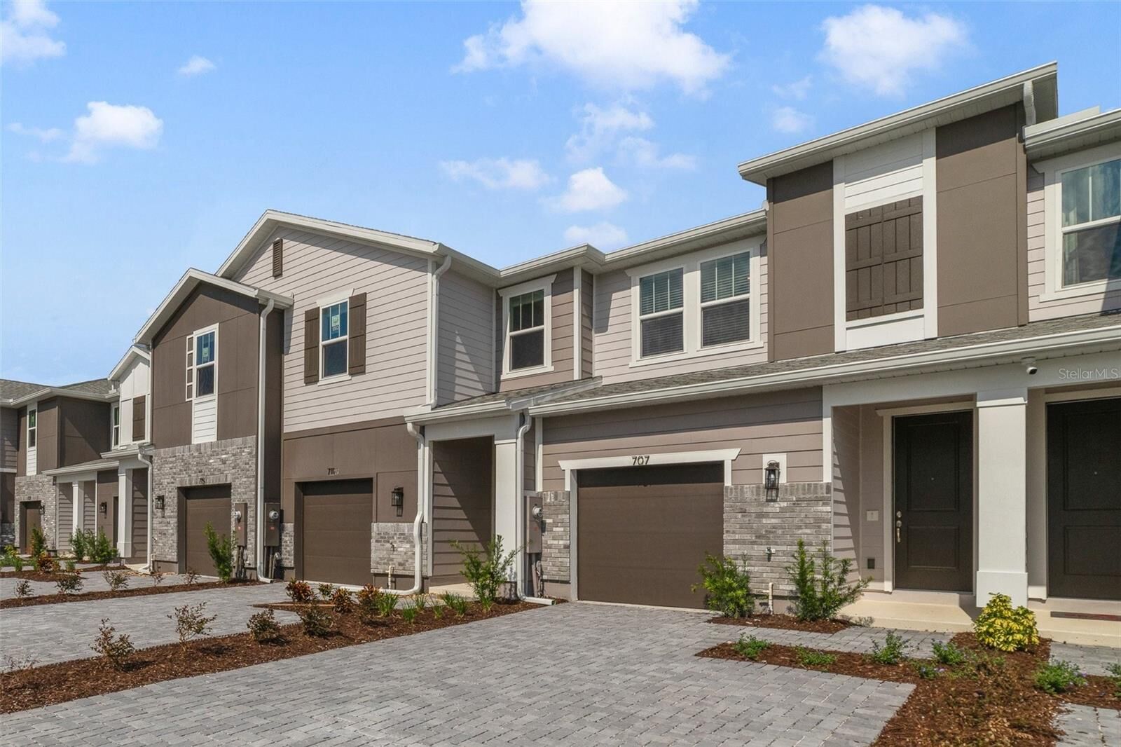 Property Photo:  707 Southern Edge Way  FL 32771 