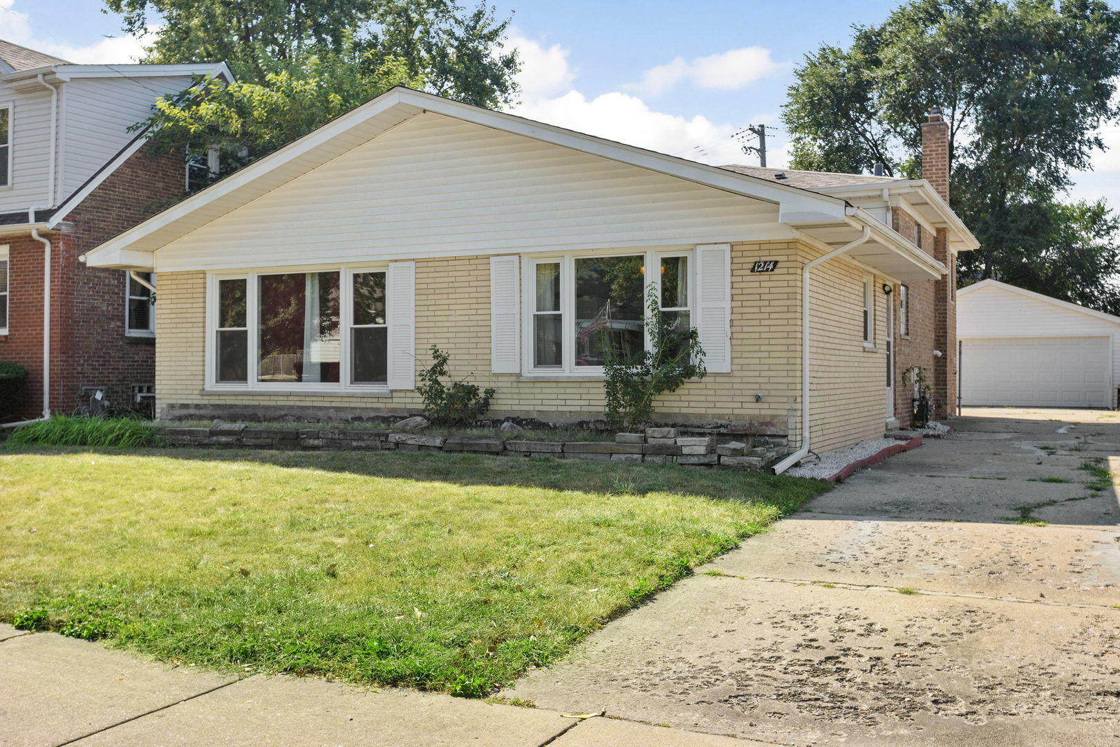 Property Photo:  1214 Hirsch Avenue  IL 60409 