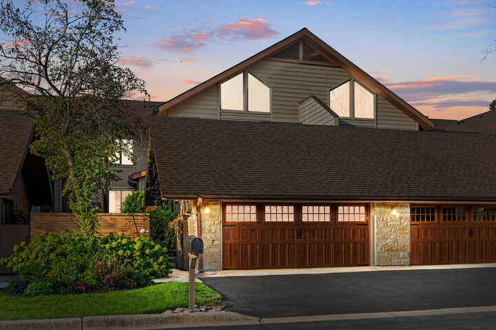 Property Photo: 1204 Hawthorne Lane IL 60521